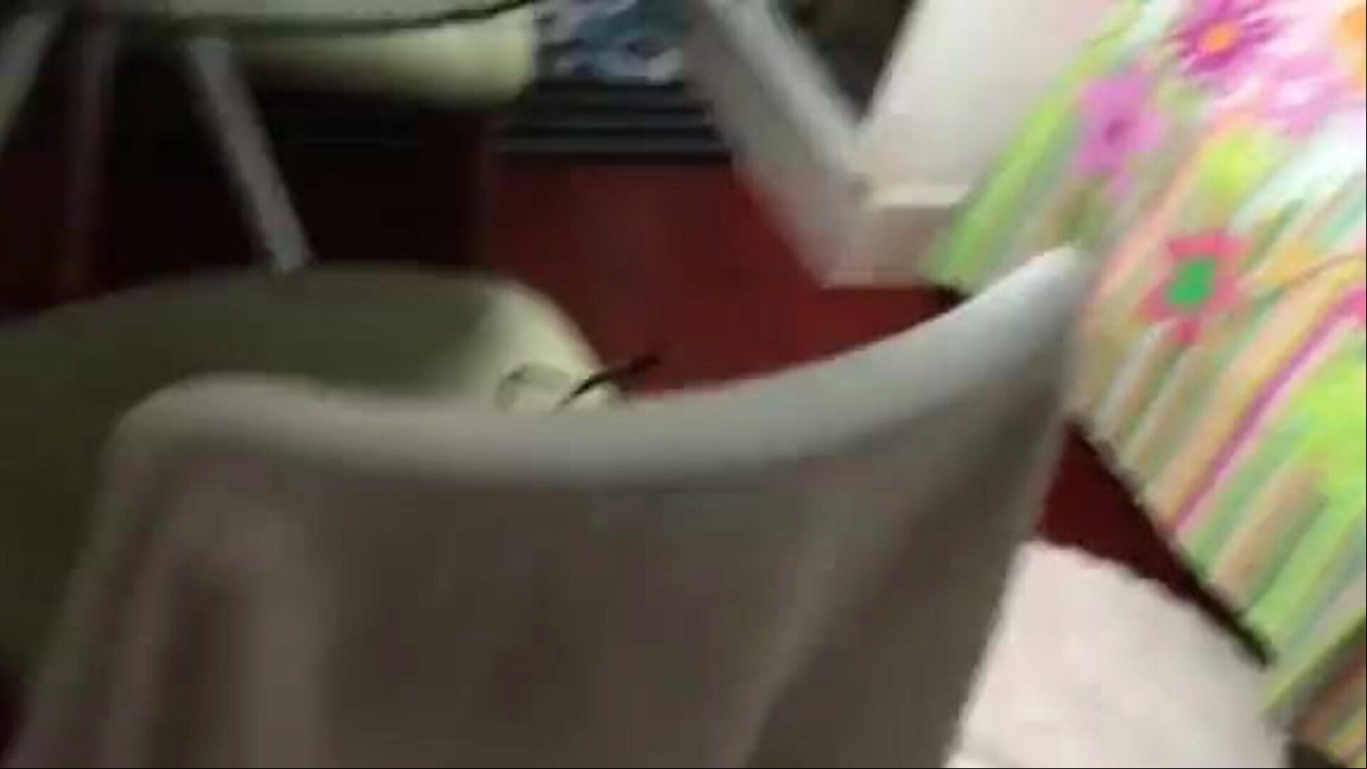 novinho fode no pelo sua cunhada enquanto ela está dormindo. (complet fără roșu)
